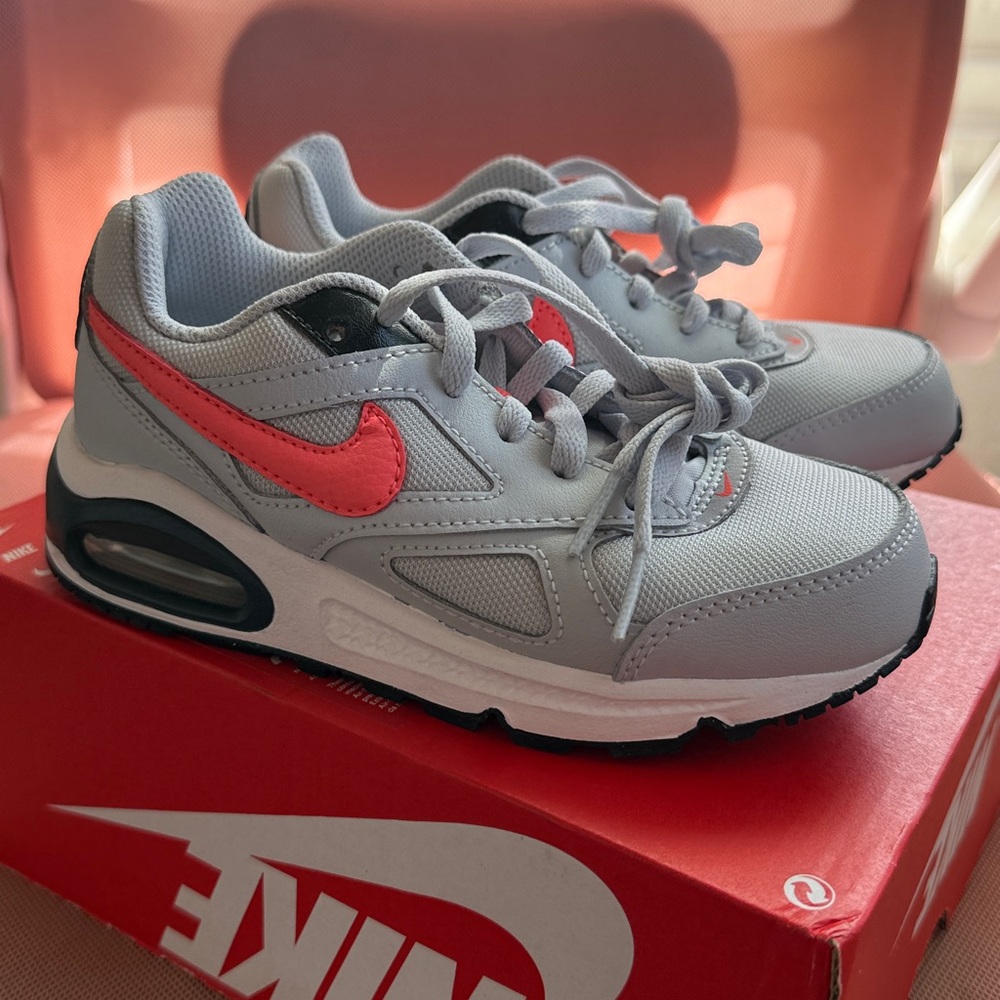 Nike Sneakers in Gray with Red Swoosh